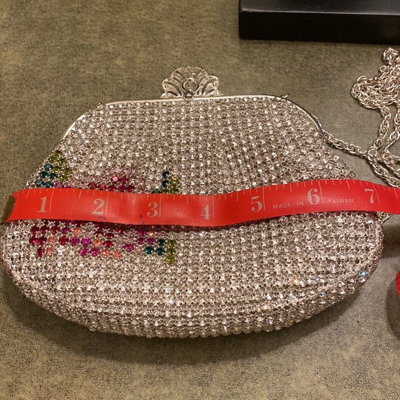 Rhinestone Encrusted Evening Clutch with Hidden Shoulder Chain - Picture 16 of 16